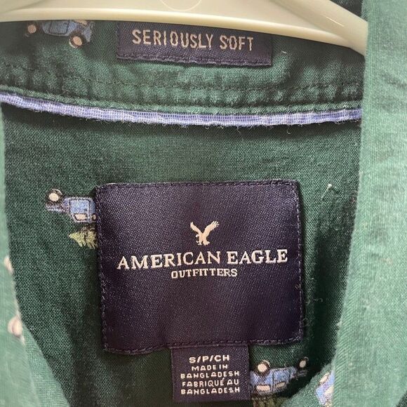 American Eagle Shirt Adult Small Green Christmas Tree Car Pattern Button Up Logo - Picture 7 of 12